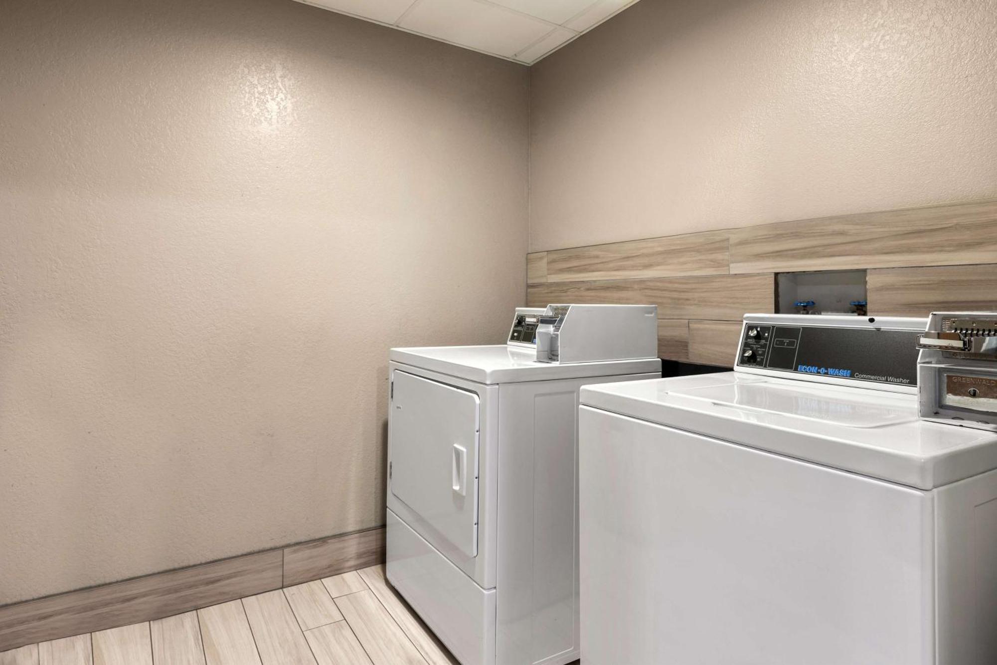 SureStay Plus Hotel by Best Western Tulsa East Exterior foto